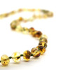 Baroka stila gaiši zaļas krāsas pulēta dzintara krelles 