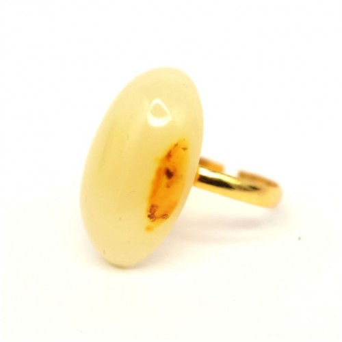 Zelta krāsas gredzens ar sviesta krāsas ovālas formas dzintaru 