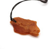 Dabīgs, neapstrādāts medus krāsas Baltijas dzintara kulons (amulets)